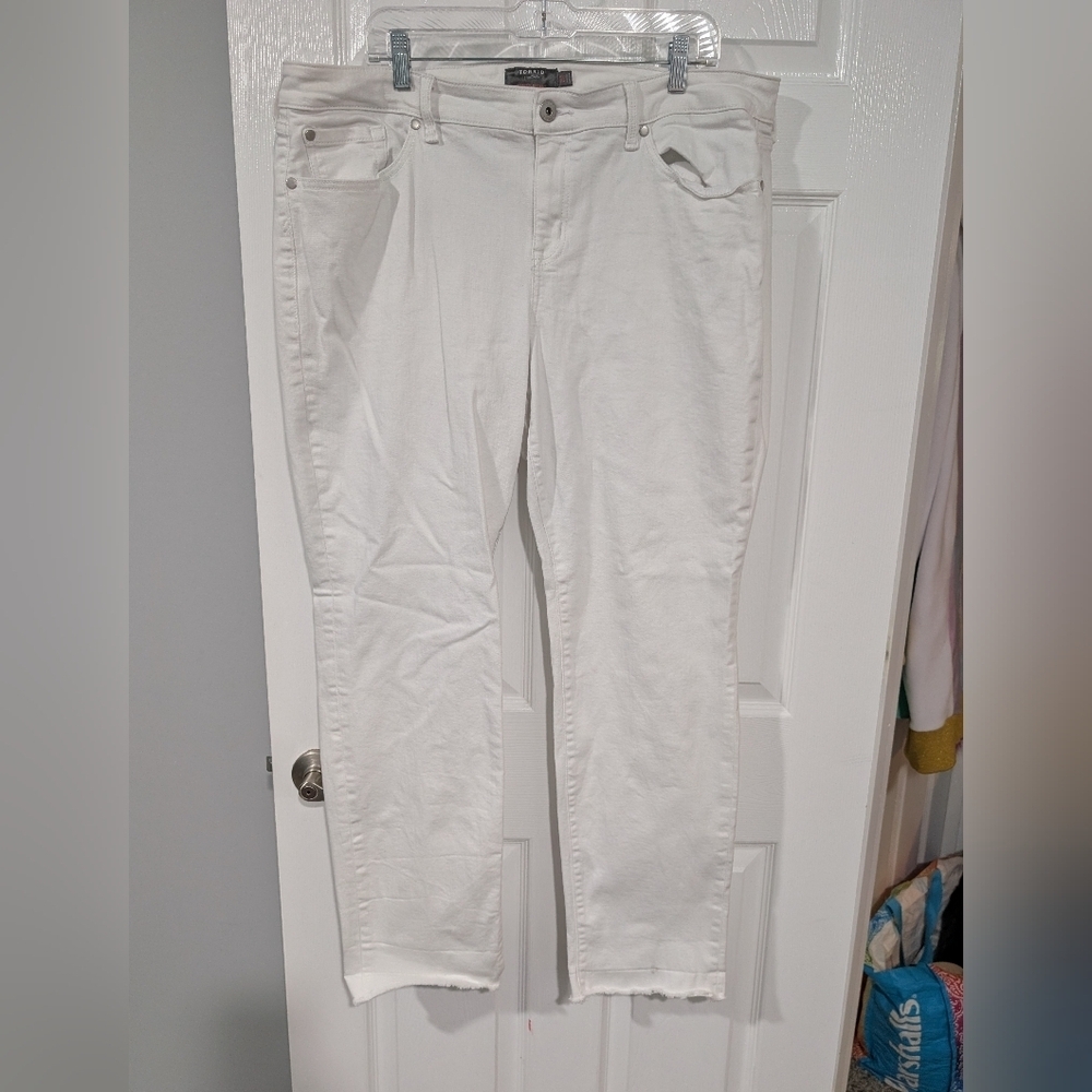 Torrid Boyfriend Straight Vintage Stretch White Denim Jean w/ Raw Hem Size 20T